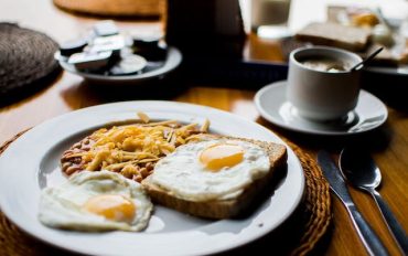 Ce tipuri de mic dejun poți întâlni la un hotel