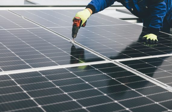 Beneficiile panourilor solare: De ce să alegi energie regenerabilă