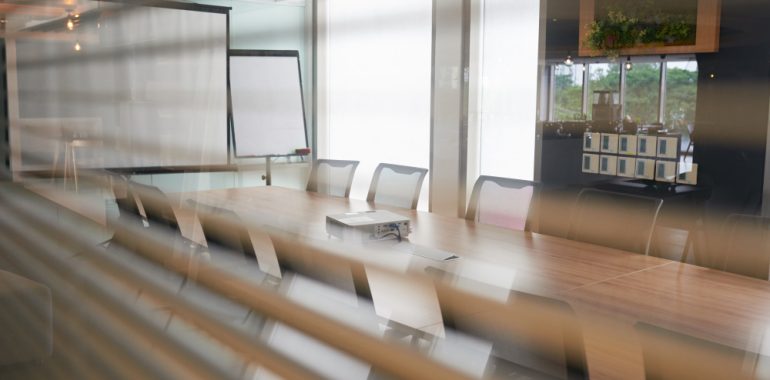 Sală de conferință modernă în Constanța pentru întâlniri și evenimente business